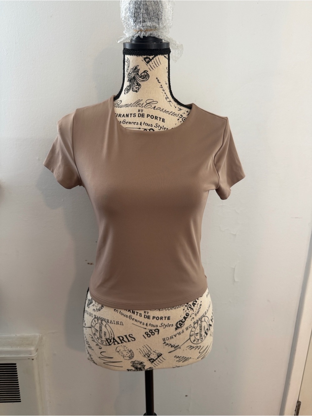 Express Short-Sleeve Scoop Neck Top in Taupe